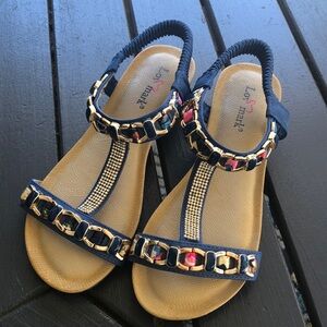 LovMark blue strapped sandals with decorative flair size 7